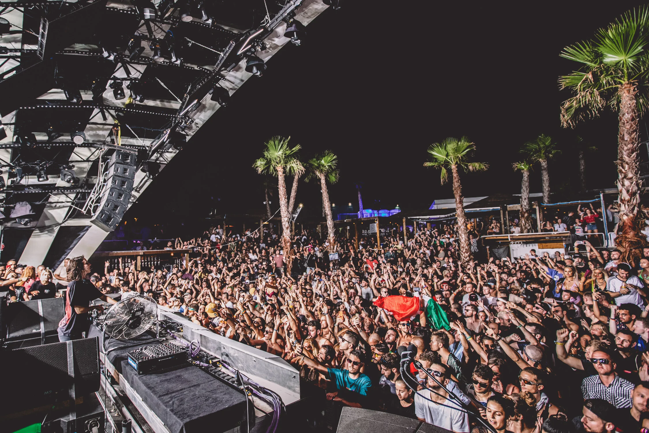 TylerAllix-Papaya-AmelieLens-16.jpg