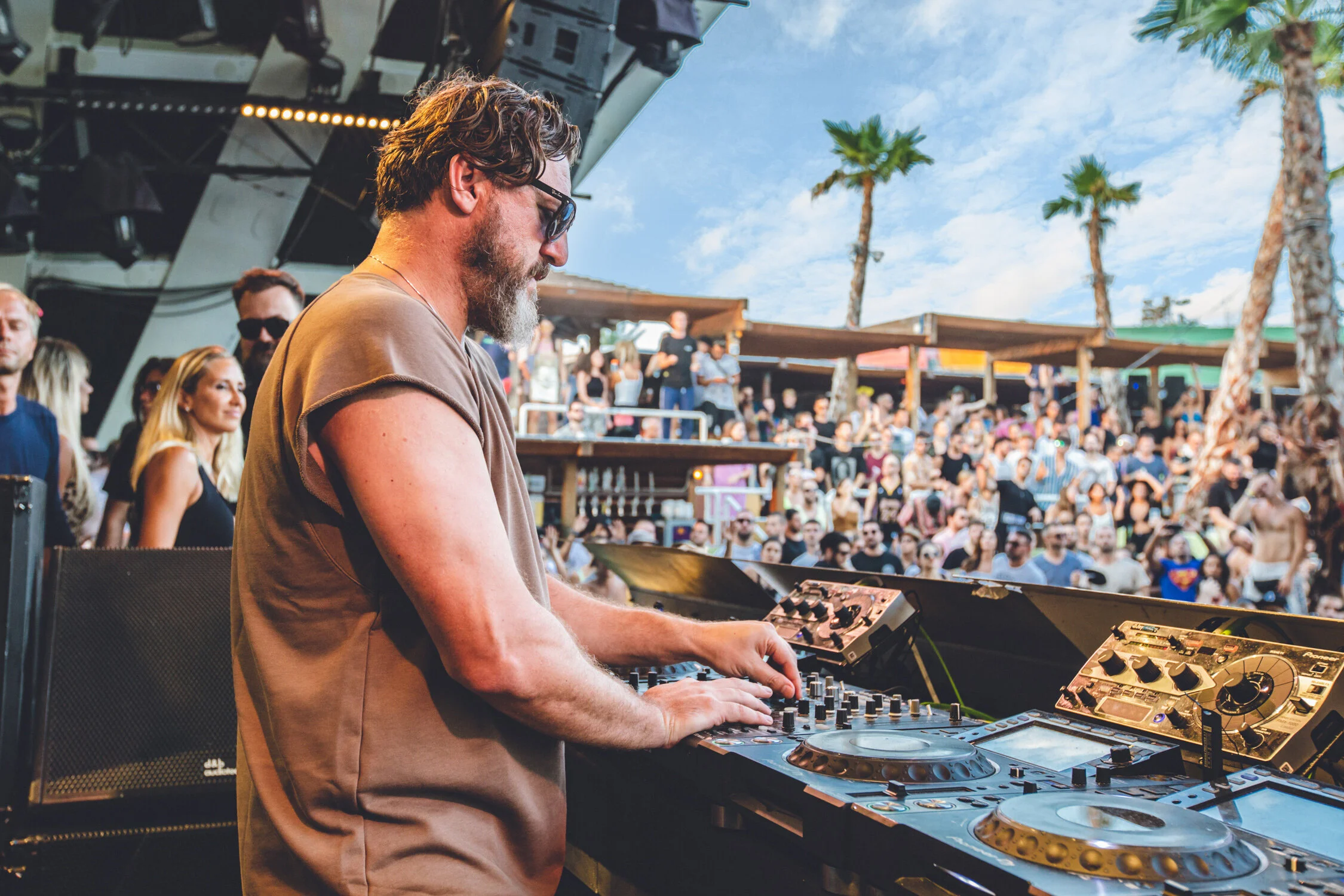 TylerAllix-Papaya-Solomun-10.jpg