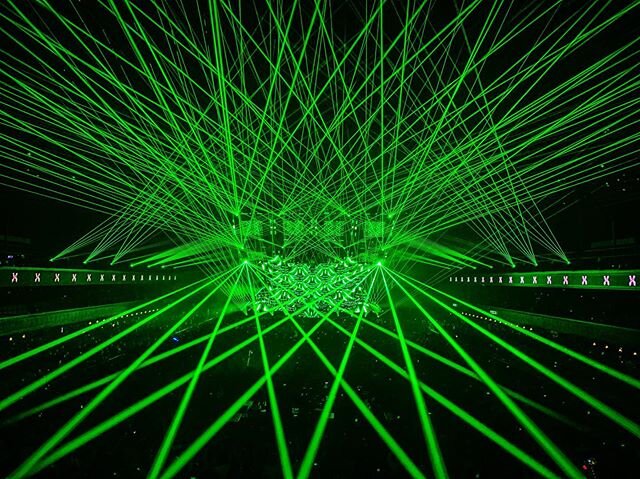 I&rsquo;ve never seen so many lasers in my life 😮😍😱 @excisionofficial  last night at @armorymn was pure insanity. The first image is the original, then I had some fun with editing 🙃 
@nicelasers really knows how to put on a laser show..