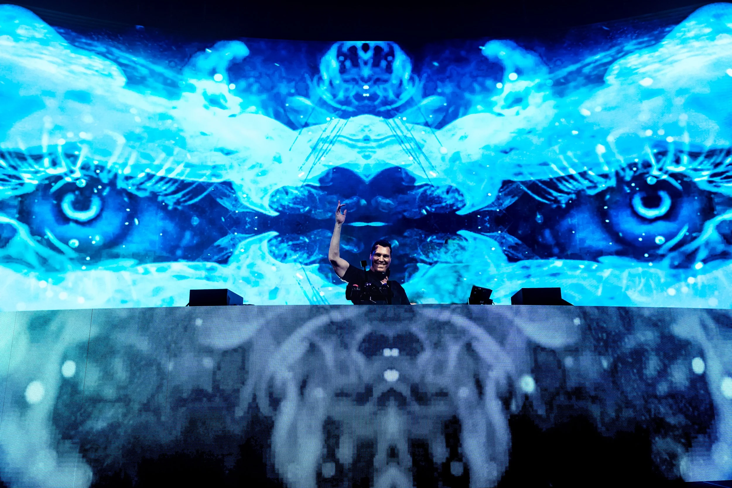 Tiësto-shotbyTylerAllix-20.jpg