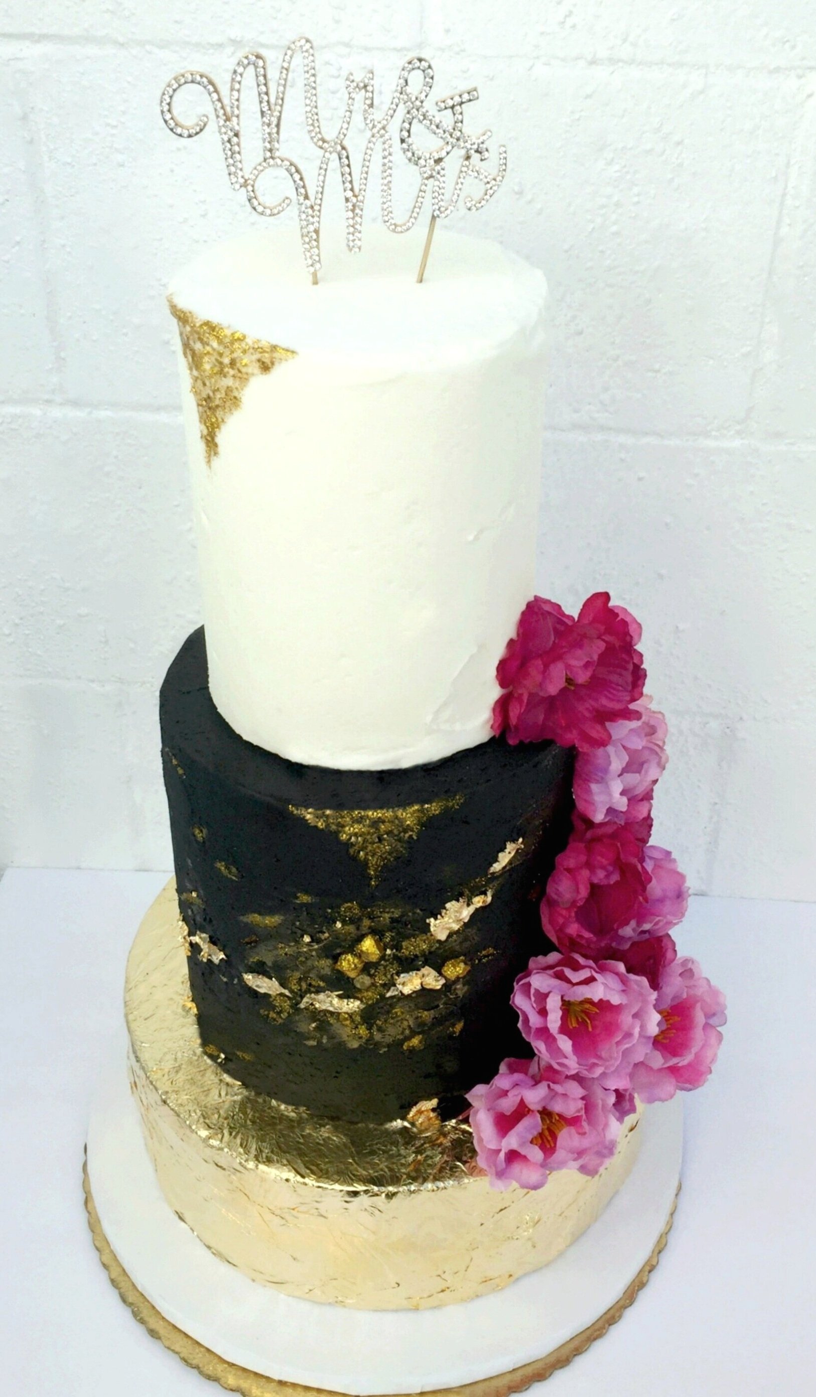 2020-wedding-cake-goldleaf-cake-danis-heavenly-delights-bakeshop-fsq.jpg