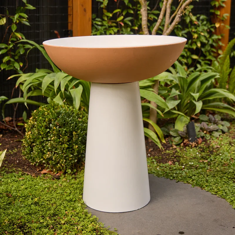 NO2428-TERCRM_HammondBirdBath_TerraCream_INSITU_WEB.webp