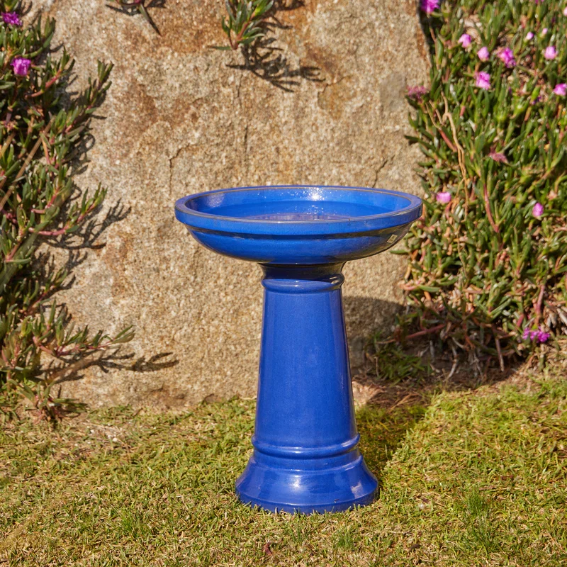 PR1809-BLGraftonBirdbathBlue_INSITU_WEB.webp