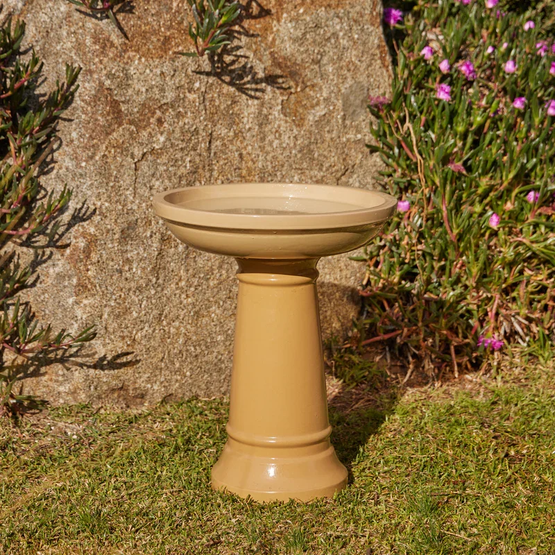 PR1809-CRGraftonBirdbathCream_INSITU_WEB.webp