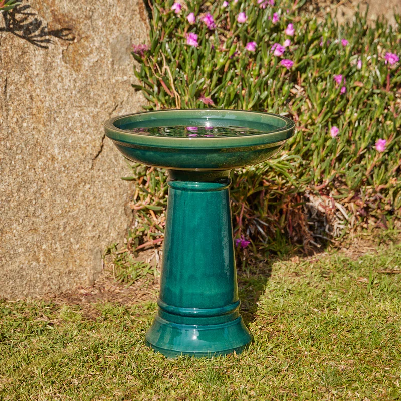 PR1809-GRGraftonBirdbathGreen_INSITU_WEB.webp