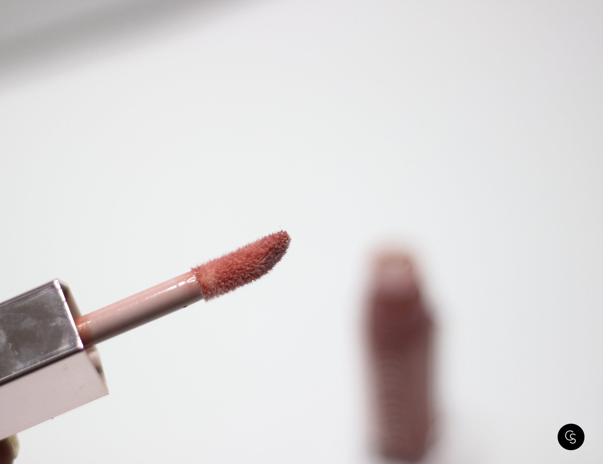 Fenty Glow Fenty Beauty Glossbomb Cocoa Swatches Fenty Glow Fenty Beauty Glossbomb Cocoa Swatches