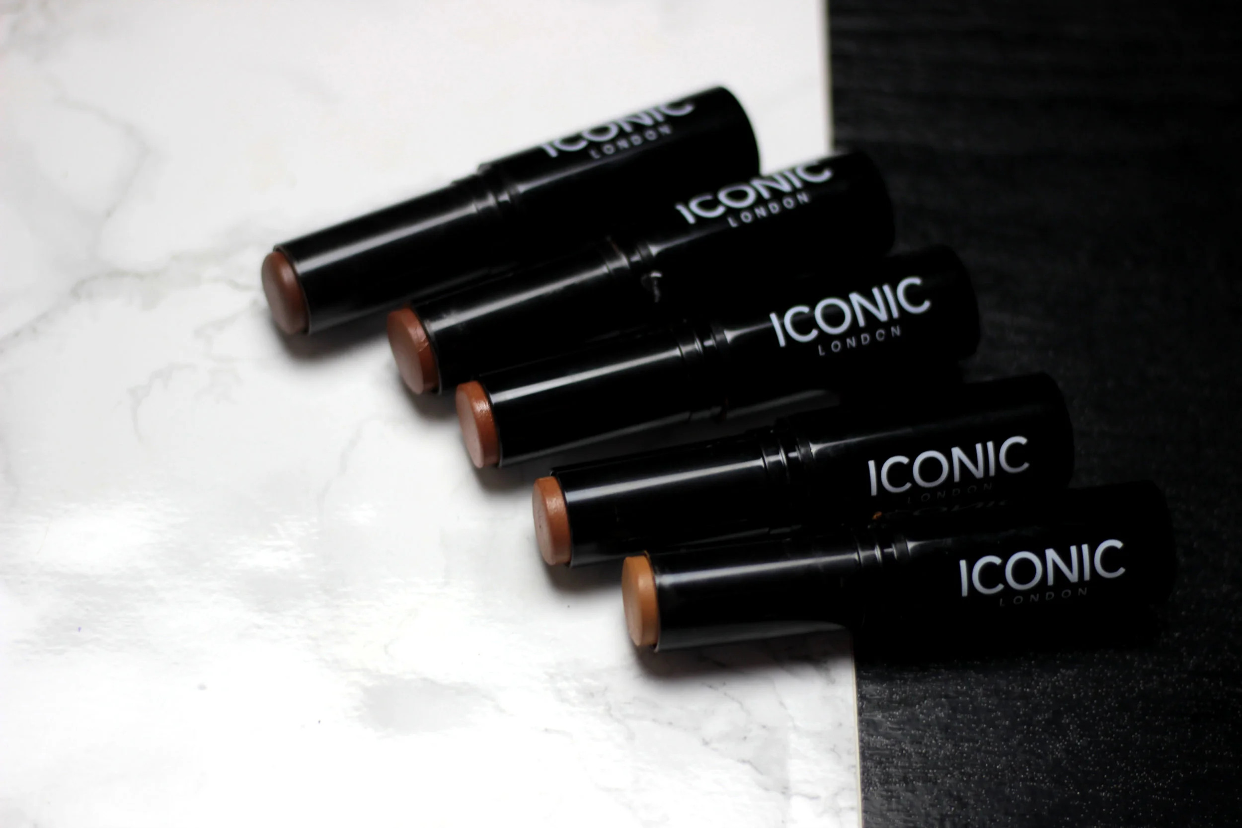 Pigment Stick Iconic London Foundation — Cocoa Swatches