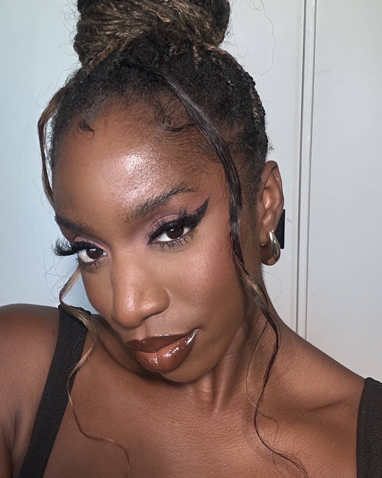 Lets try the new fenty beauty eaze drop stick 