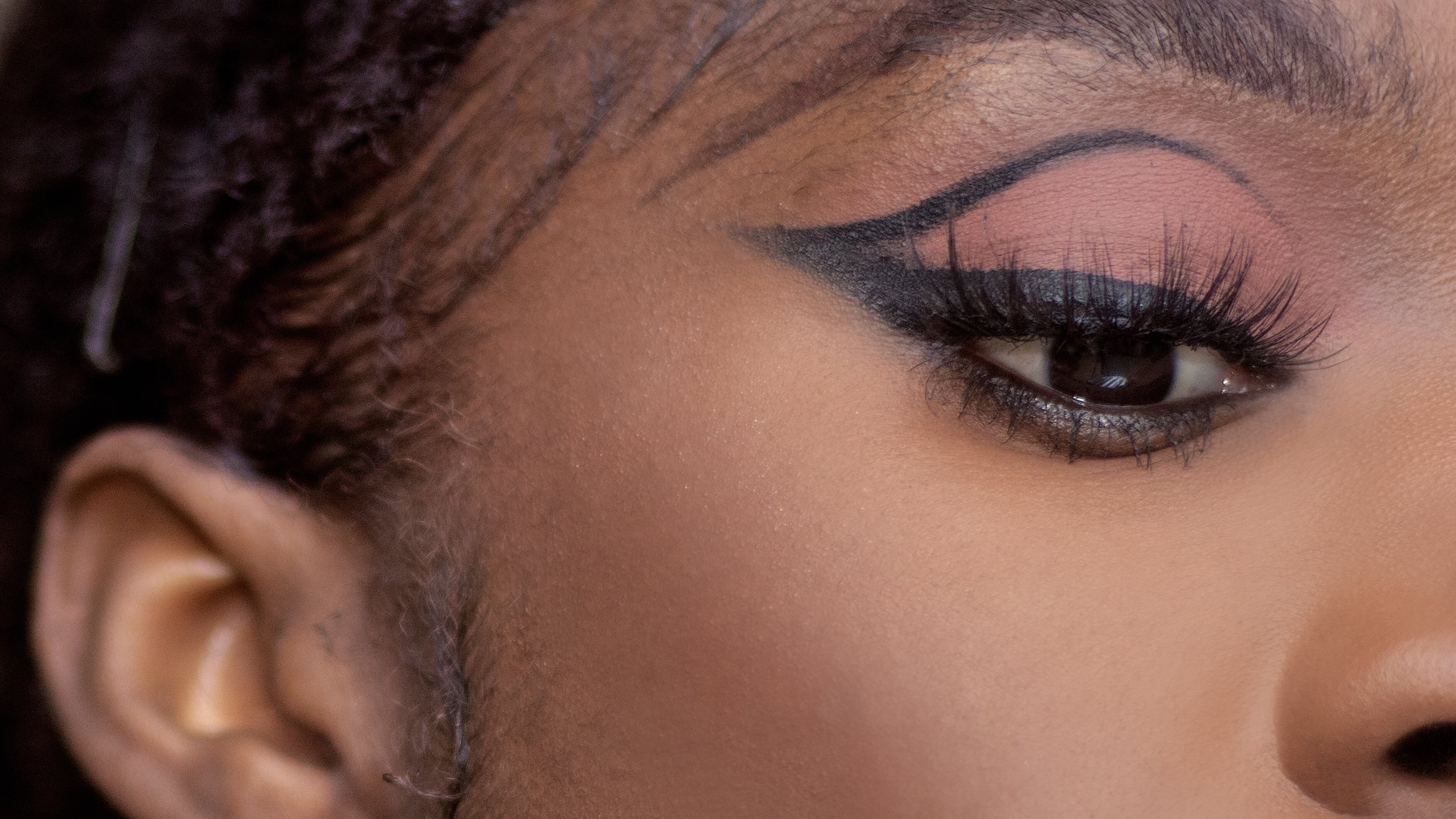 How to: Simple Graphic Eyeliner & Re-sparking a Love for Makeup