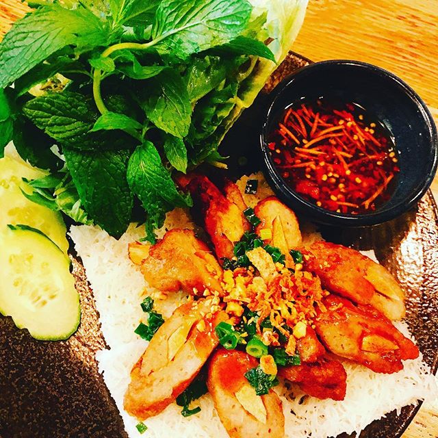 Sugar cane prawn with vermicelli cake