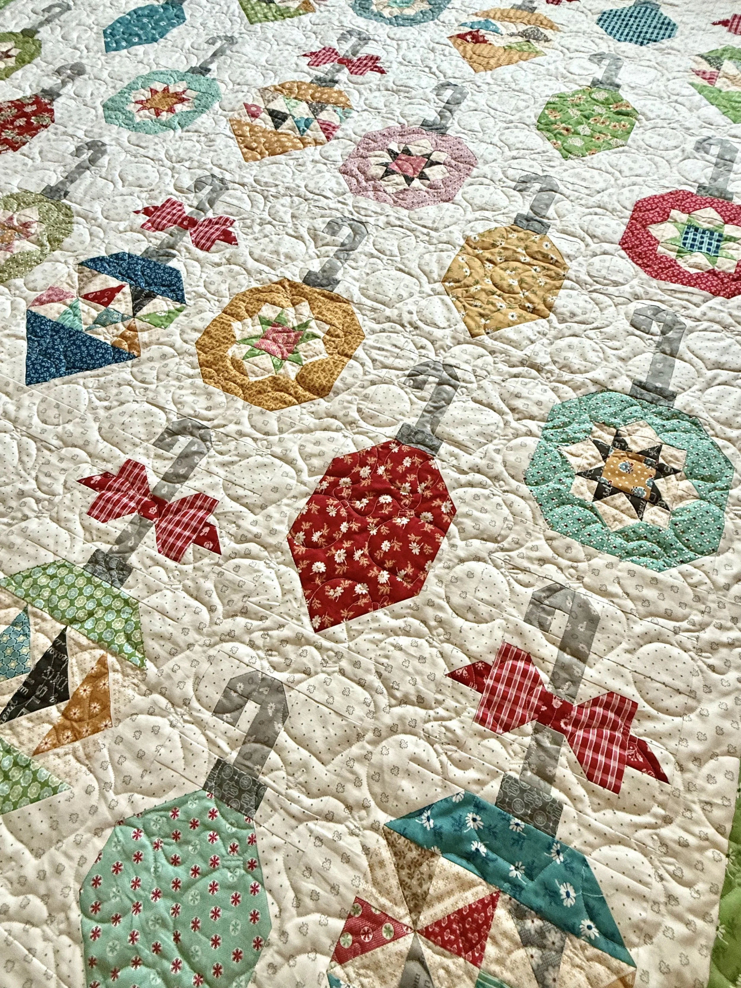 Christmas Ornaments Simple pic 2.jpeg