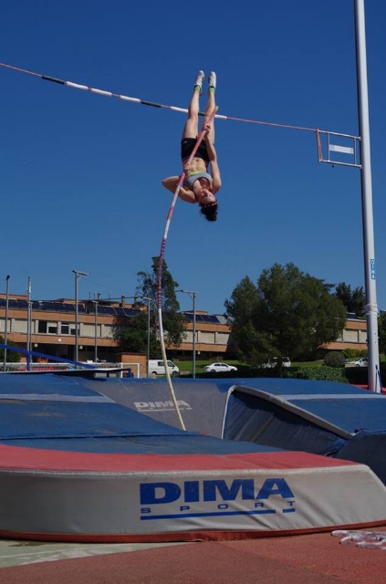 WLTF athlete Sophie Dowson achieving a great "on pole" position during warm weather training