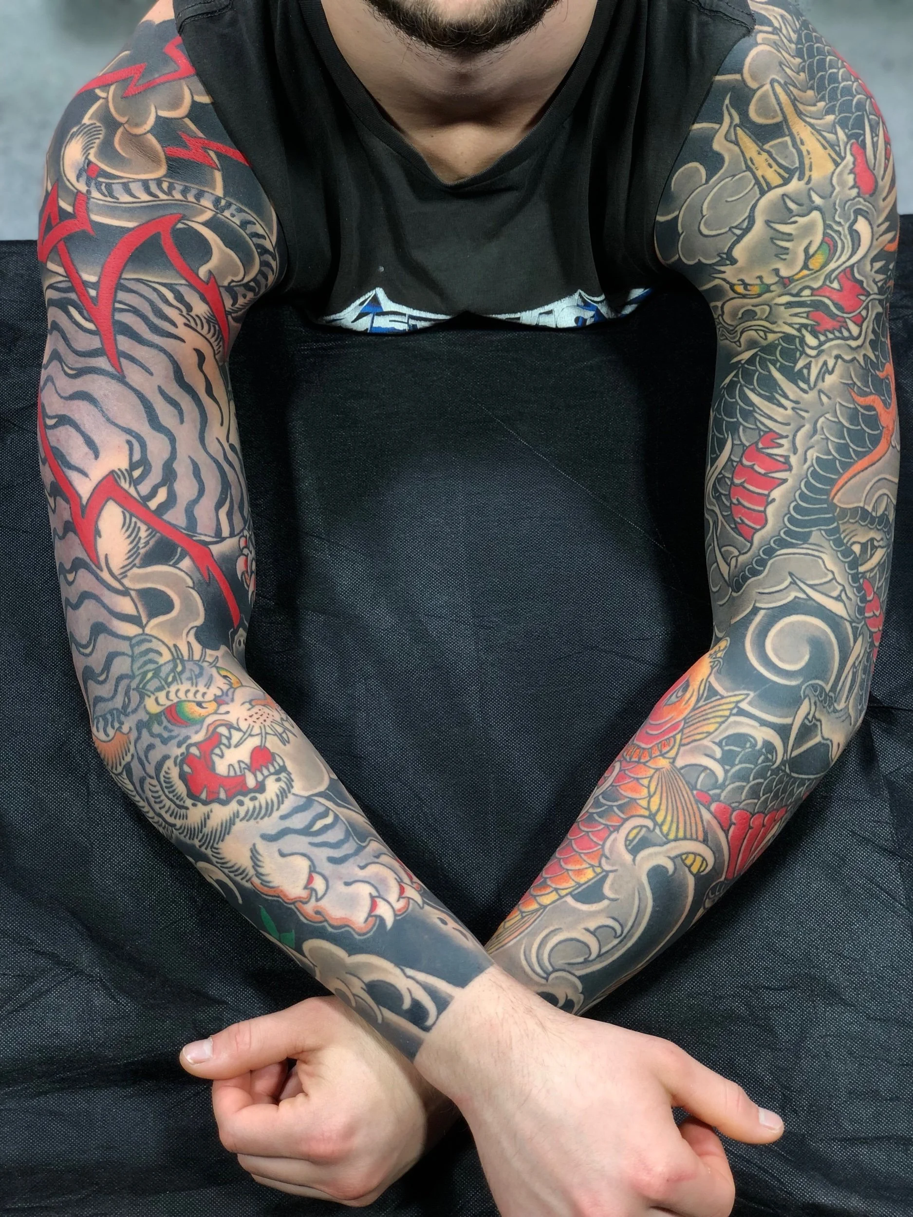  Hygienic &amp; Fully licensed Tattoo Artist Ian Hilz is Located in the Heart of Sydney. Traditional Tattoo from a Private Studio in Woolloomooloo, Ian Specialises in Elegant Large scale Japanese style Tattoos, Traditional &amp; Modern that complimen