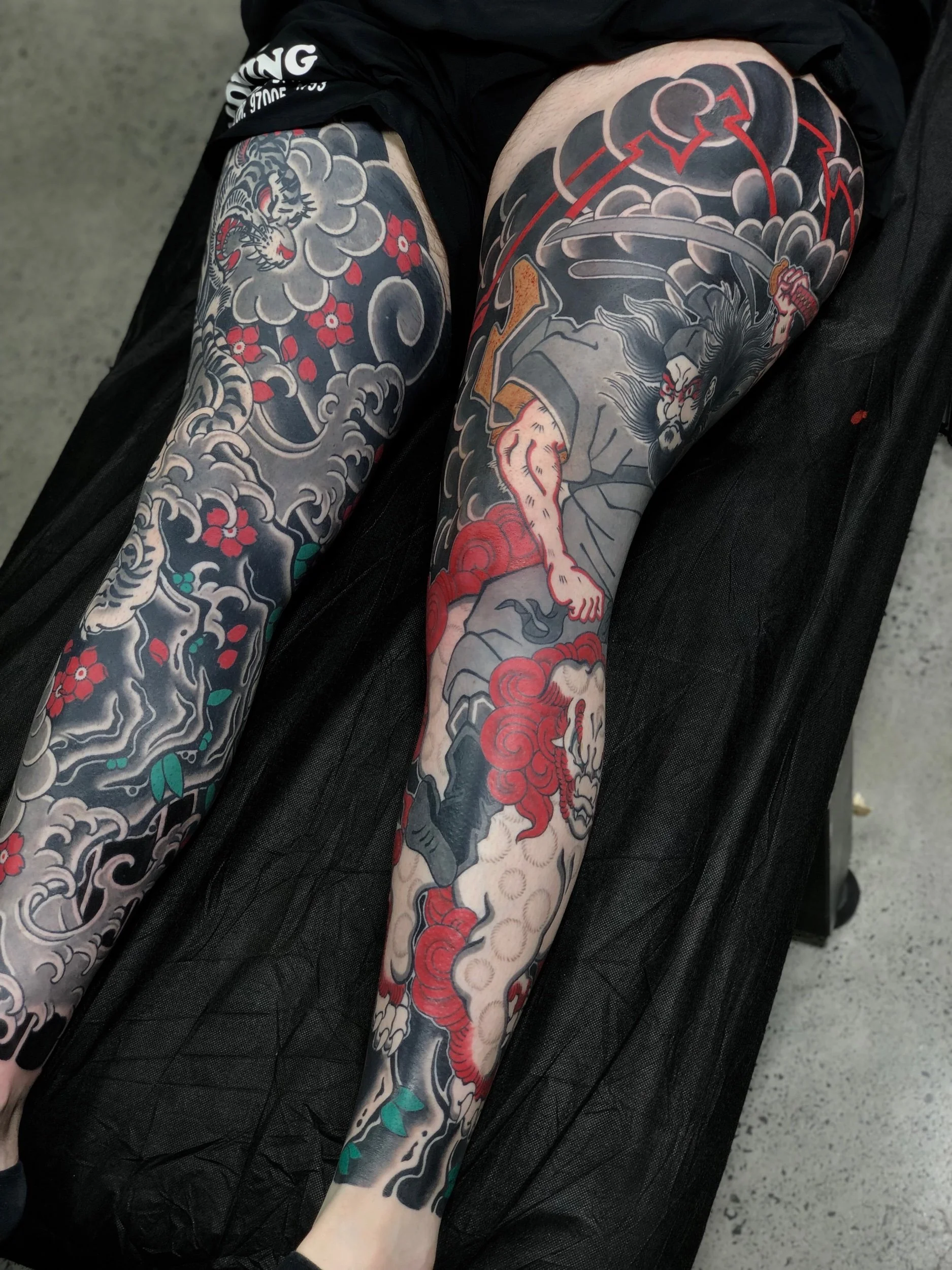  Hygienic &amp; Fully licensed Tattoo Artist Ian Hilz is Located in the Heart of Sydney. Traditional Tattoo from a Private Studio in Woolloomooloo, Ian Specialises in Elegant Large scale Japanese style Tattoos, Traditional &amp; Modern that complimen
