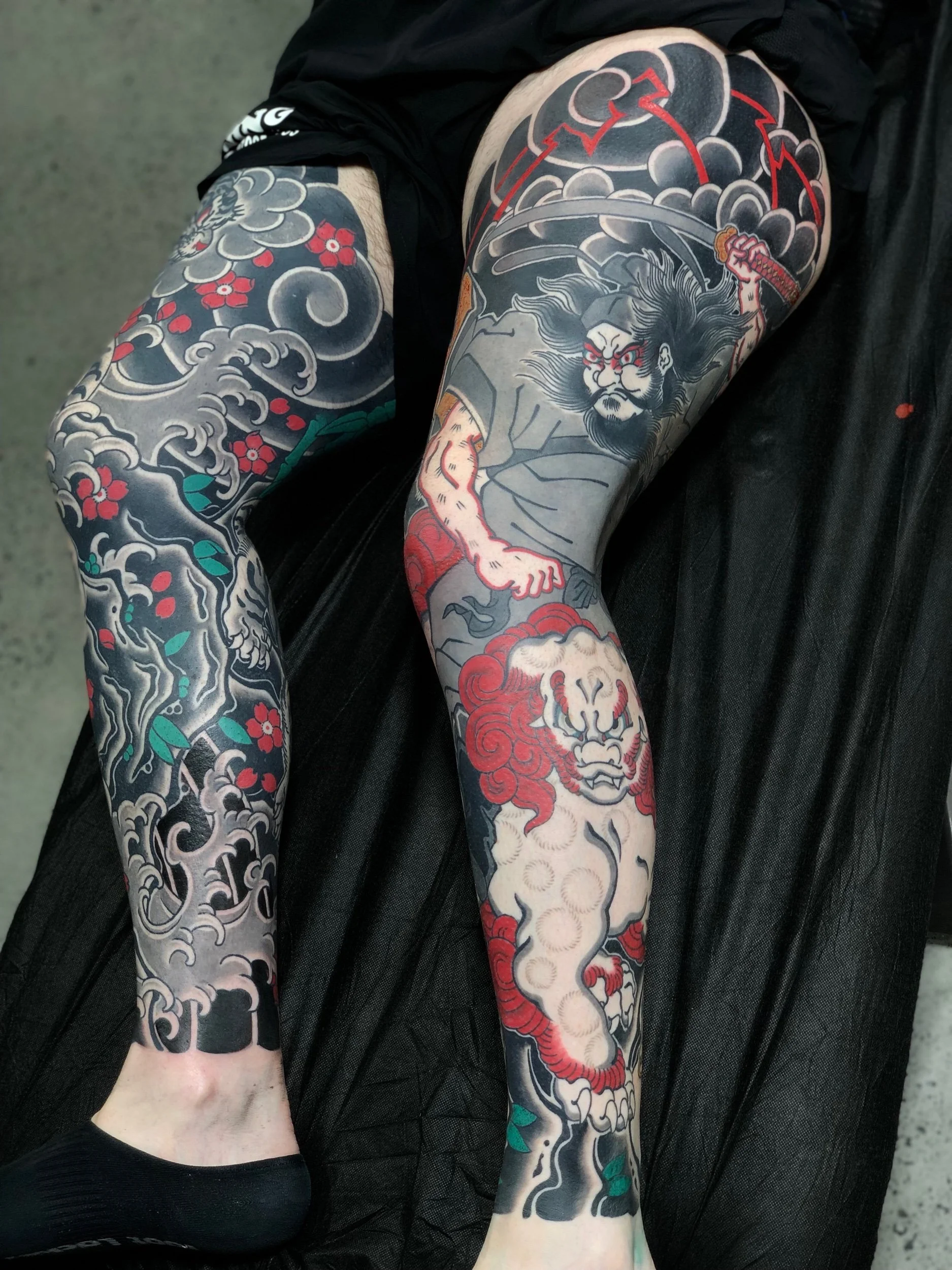 Hygienic &amp; Fully licensed Tattoo Artist Ian Hilz is Located in the Heart of Sydney. Traditional Tattoo from a Private Studio in Woolloomooloo, Ian Specialises in Elegant Large scale Japanese style Tattoos, Traditional &amp; Modern that complimen