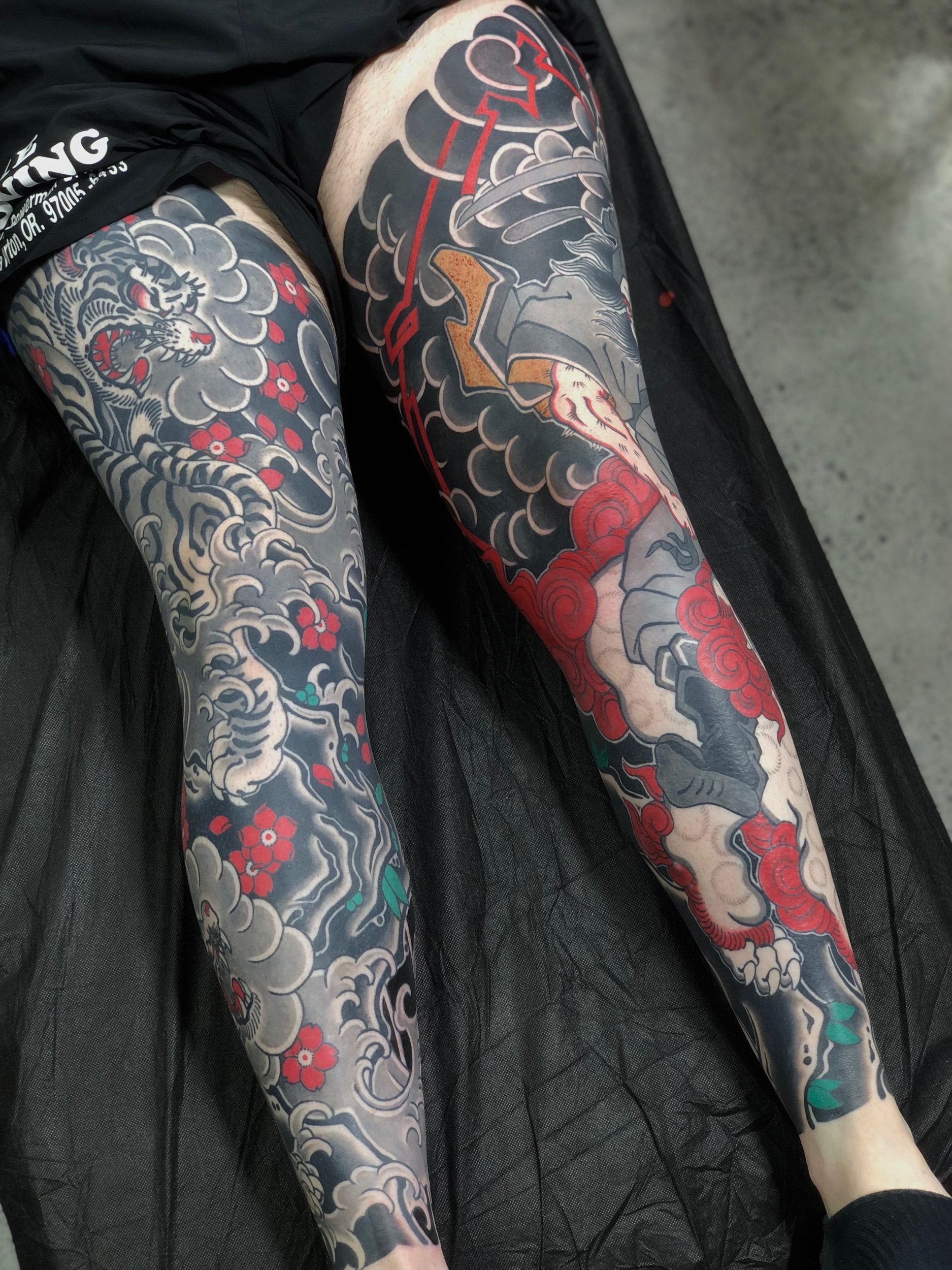  Hygienic &amp; Fully licensed Tattoo Artist Ian Hilz is Located in the Heart of Sydney. Traditional Tattoo from a Private Studio in Woolloomooloo, Ian Specialises in Elegant Large scale Japanese style Tattoos, Traditional &amp; Modern that complimen