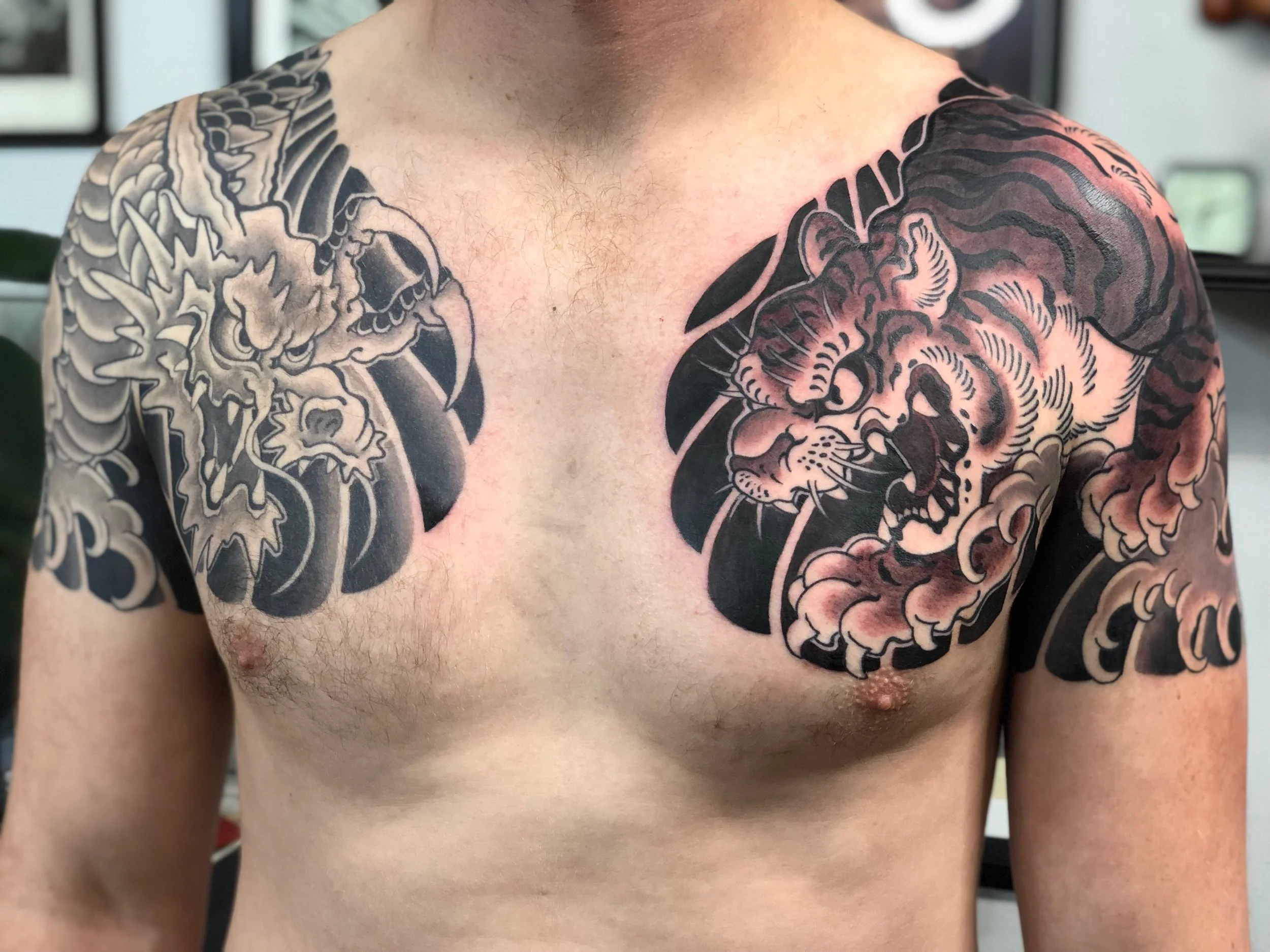  Hygienic &amp; Fully licensed Tattoo Artist Ian Hilz is Located in the Heart of Sydney. Traditional Tattoo from a Private Studio in Woolloomooloo, Ian Specialises in Elegant Large scale Japanese style Tattoos, Traditional &amp; Modern that complimen