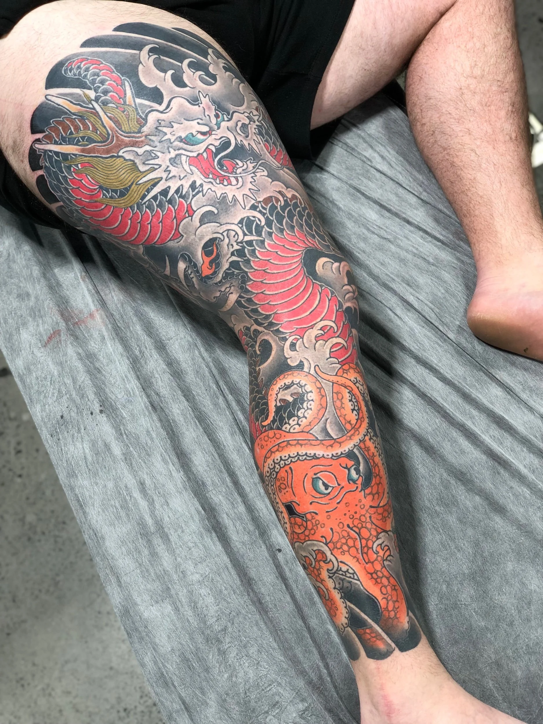  Hygienic &amp; Fully licensed Tattoo Artist Ian Hilz is Located in the Heart of Sydney. Traditional Tattoo from a Private Studio in Woolloomooloo, Ian Specialises in Elegant Large scale Japanese style Tattoos, Traditional &amp; Modern that complimen