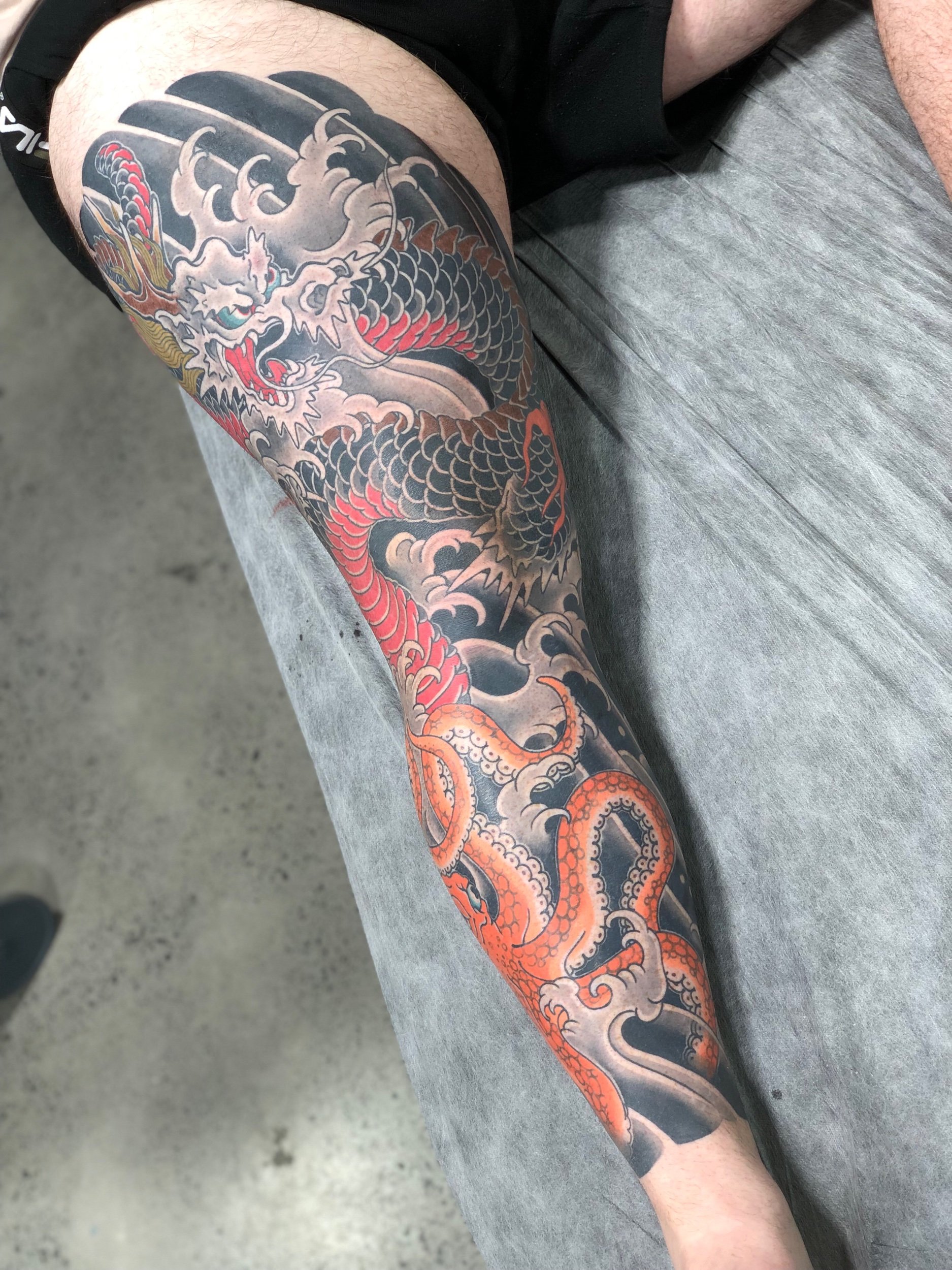  Hygienic &amp; Fully licensed Tattoo Artist Ian Hilz is Located in the Heart of Sydney. Traditional Tattoo from a Private Studio in Woolloomooloo, Ian Specialises in Elegant Large scale Japanese style Tattoos, Traditional &amp; Modern that complimen