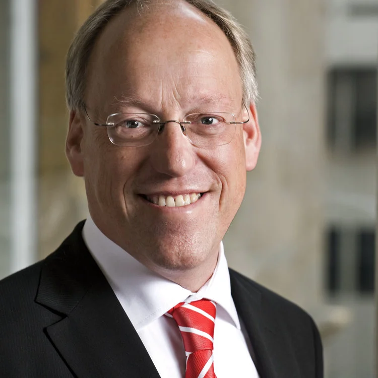Pit+Clausen+Porträtfoto (1).jpg