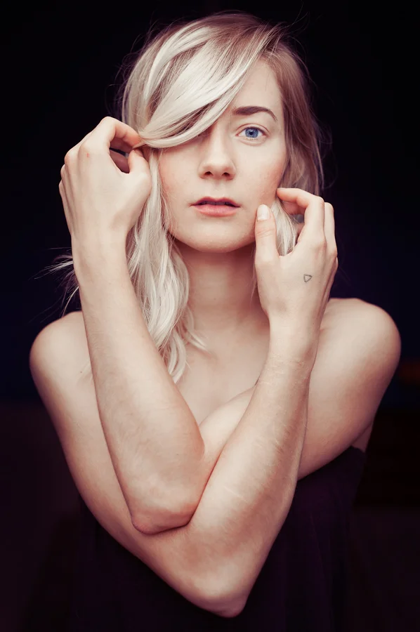 Meret_Portrait_Crossedarms_1.jpg