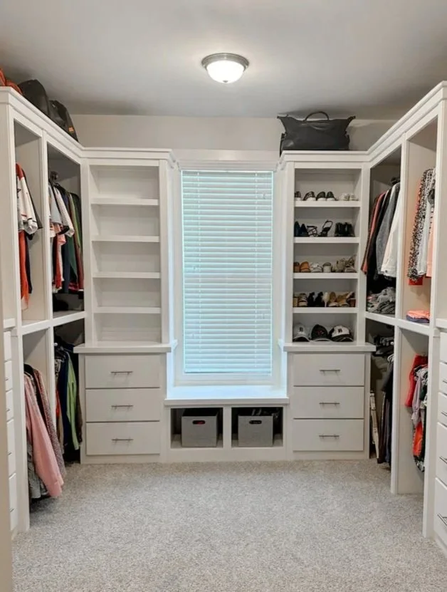 Walk-in Closet Bench Recessed
