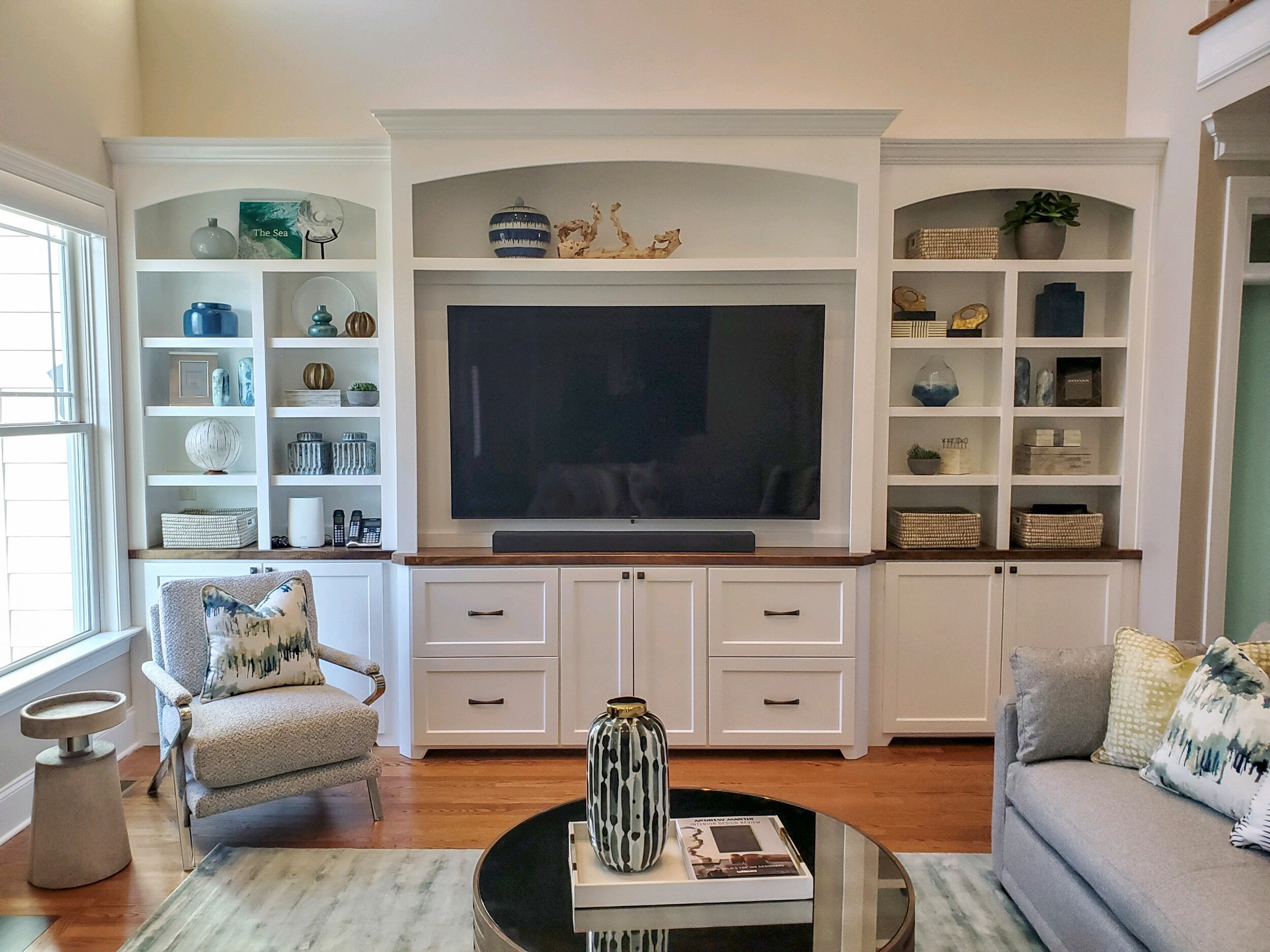 TV Built-in Bookshelves: Create a Space-Saving Entertainment Area for ...