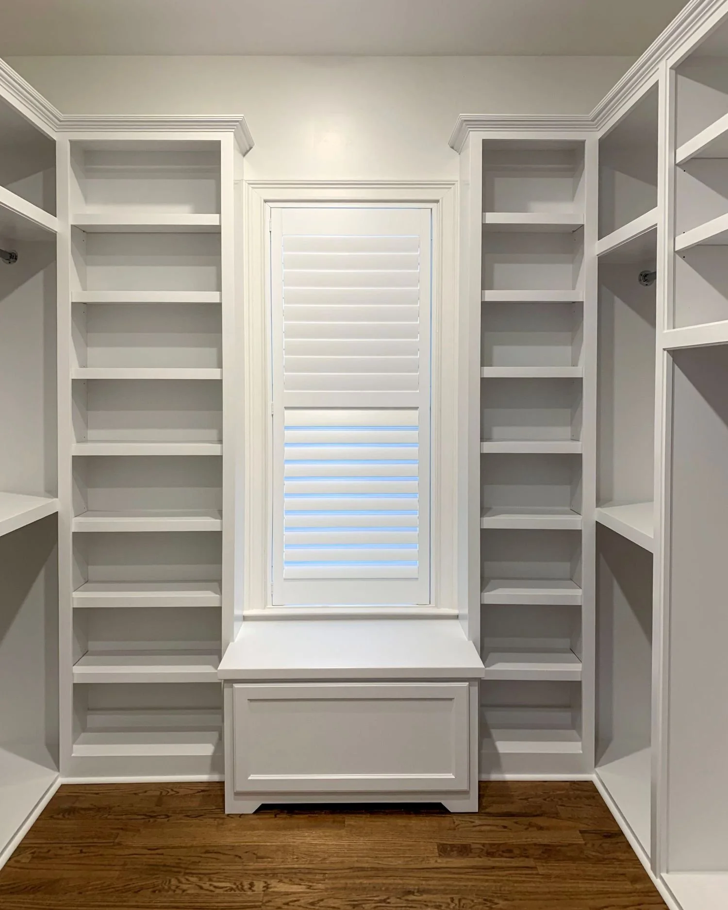 Walk-in Closet Bench with Lift Top