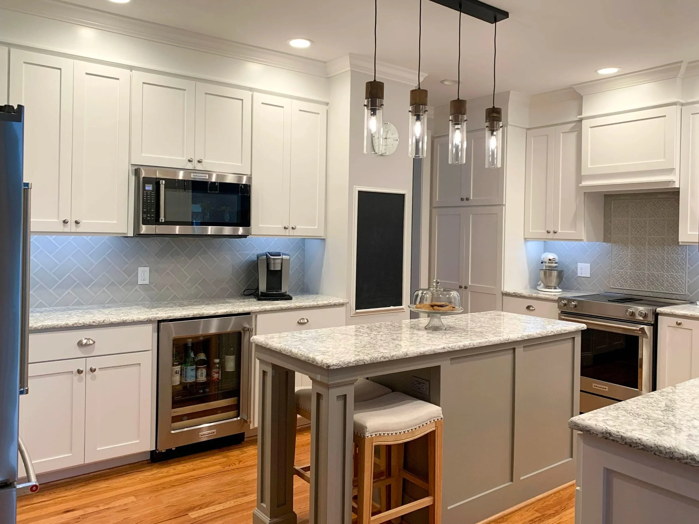 Kitchen Cabinet to Ceiling with Header Detail