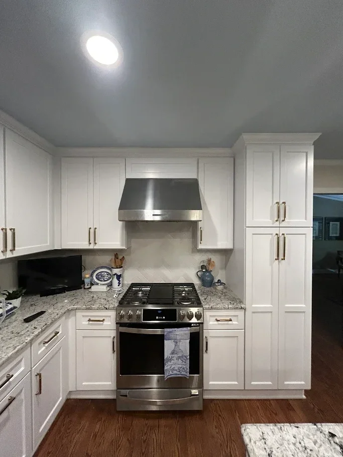 Kitchen Cabinets with Crown