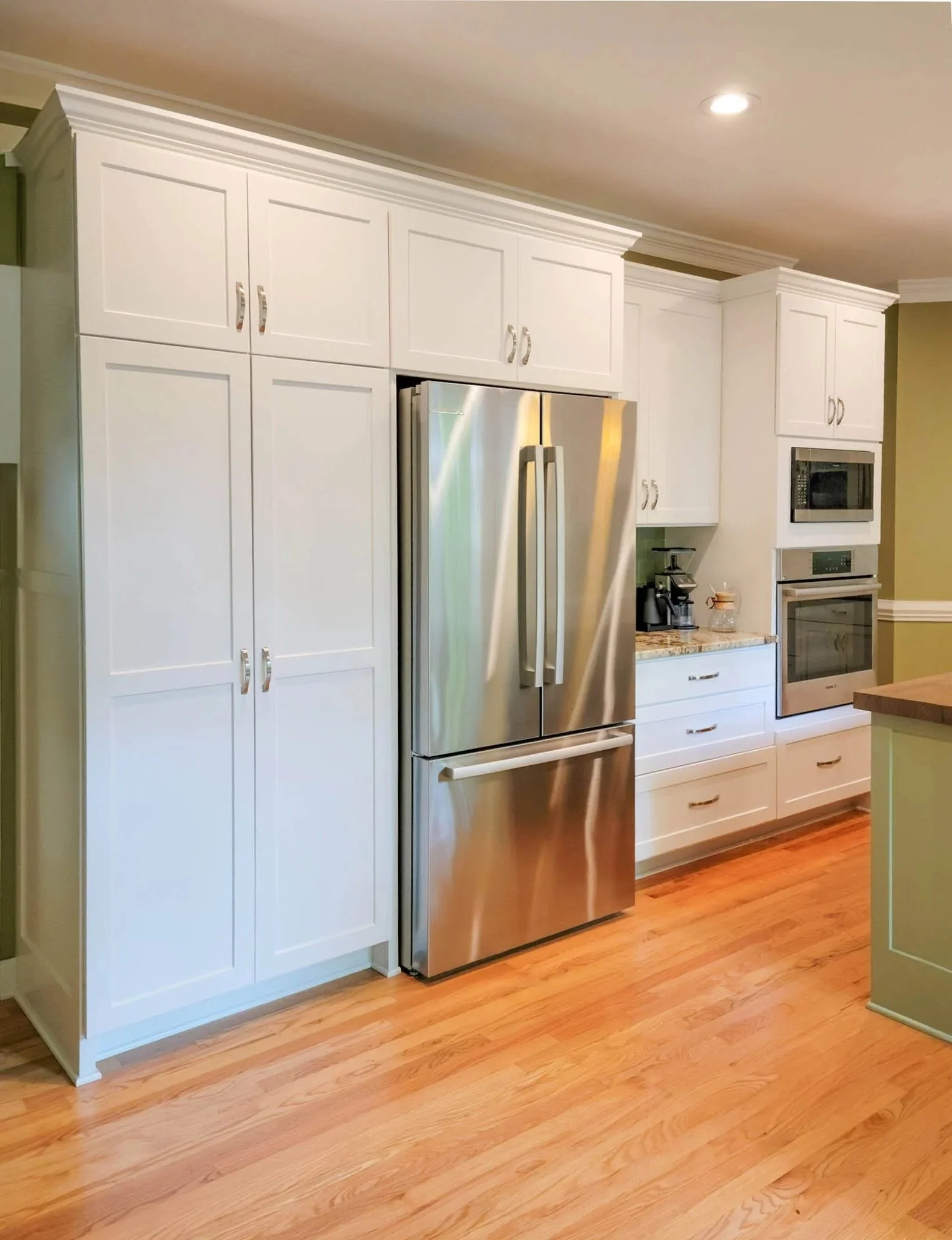 Kitchen Cabinets Away from, not touching the Ceiling