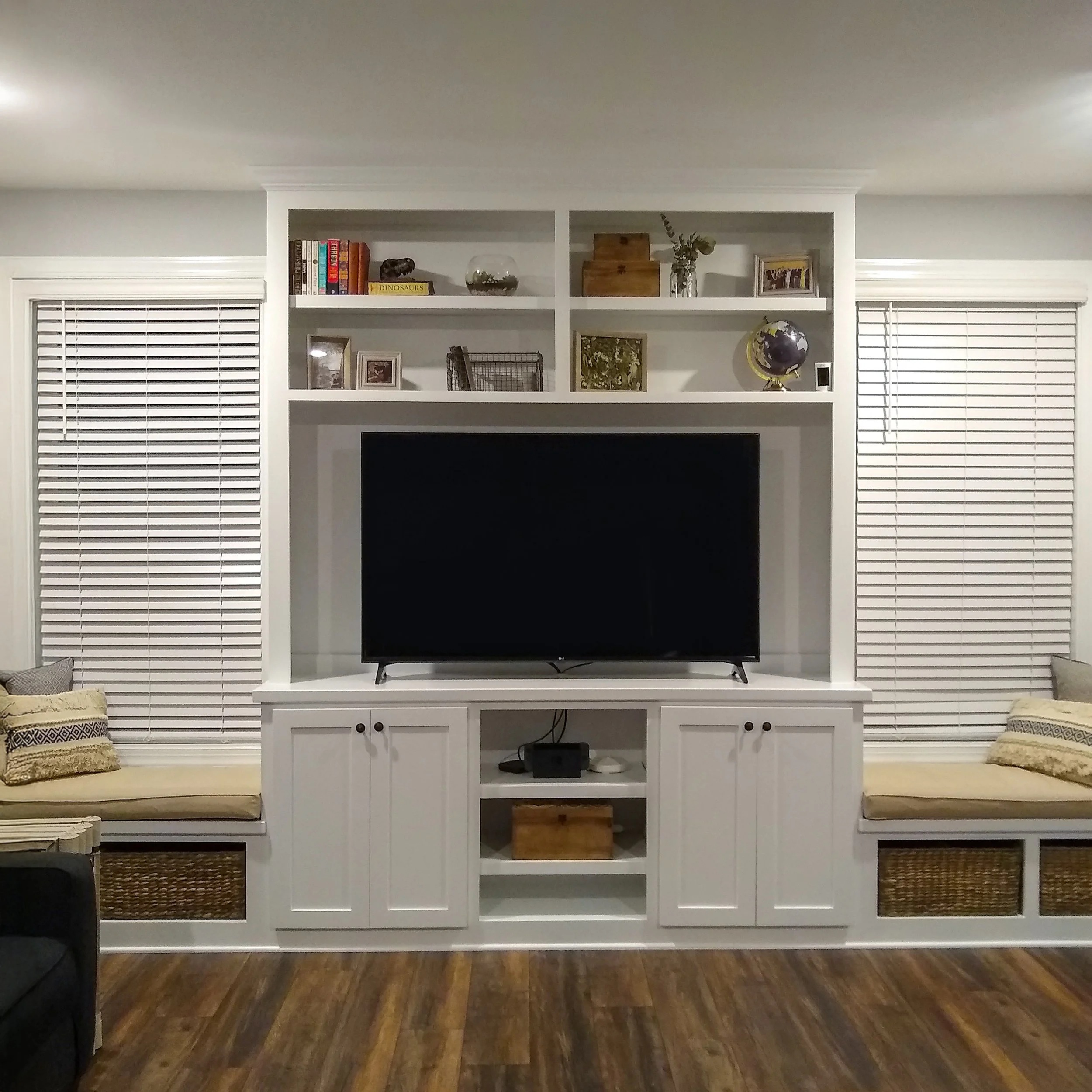 Built-in entertainment for tv with stand