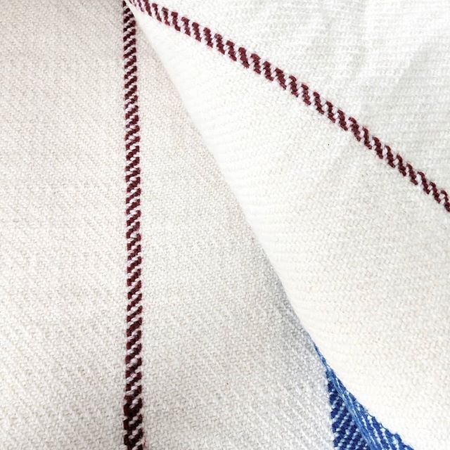 Wool blanket season is coming in the northern hemisphere!  Our throws are soft as can be, and carry the red thread wish for everyone to be well and happy ❤️
.
.
#interiorandhome 
#interiordesigner 
#inspiredbynature 
#kinfolkhome 
#blessingthread 
#b