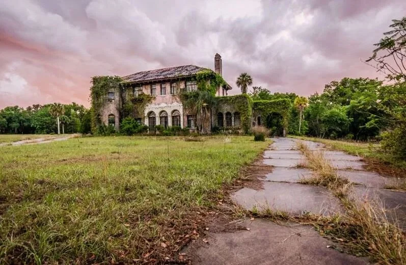 abandoned howey.JPG