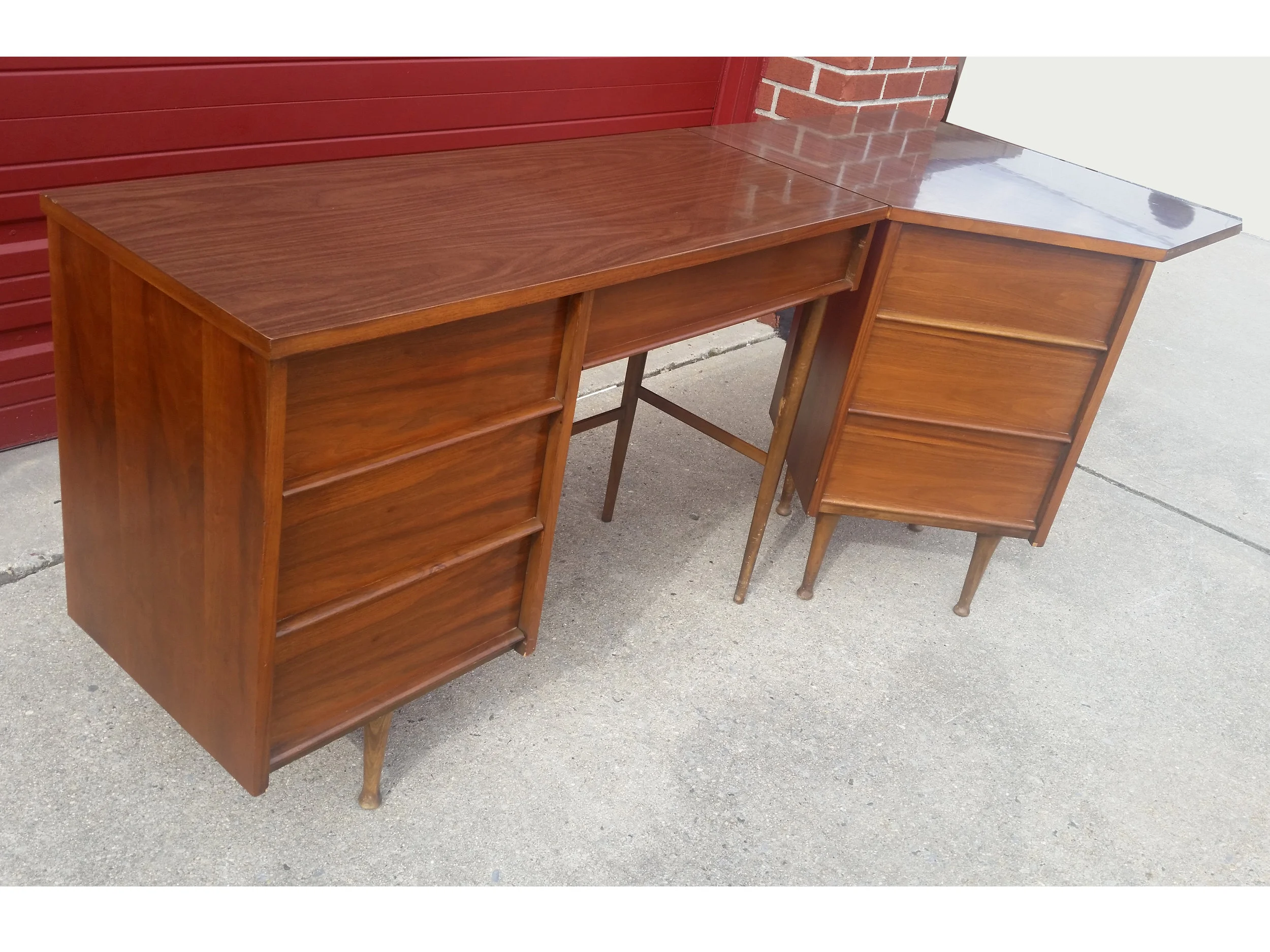Desk5.jpg