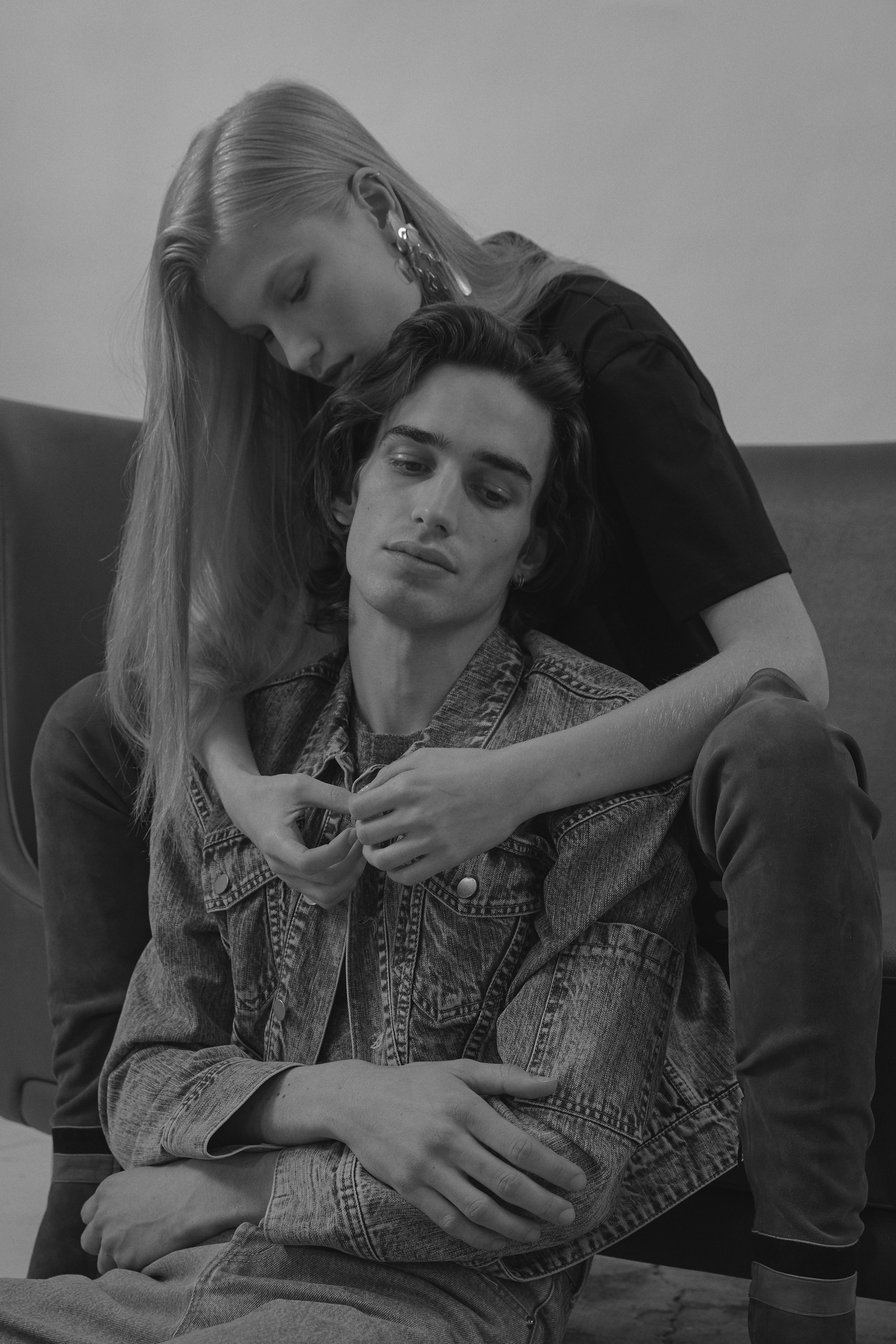 Ali wears T-Shirt Drôme Shoes Pierre Hardy Earrings Veronique Leroy Philip wears full look Chin Mens