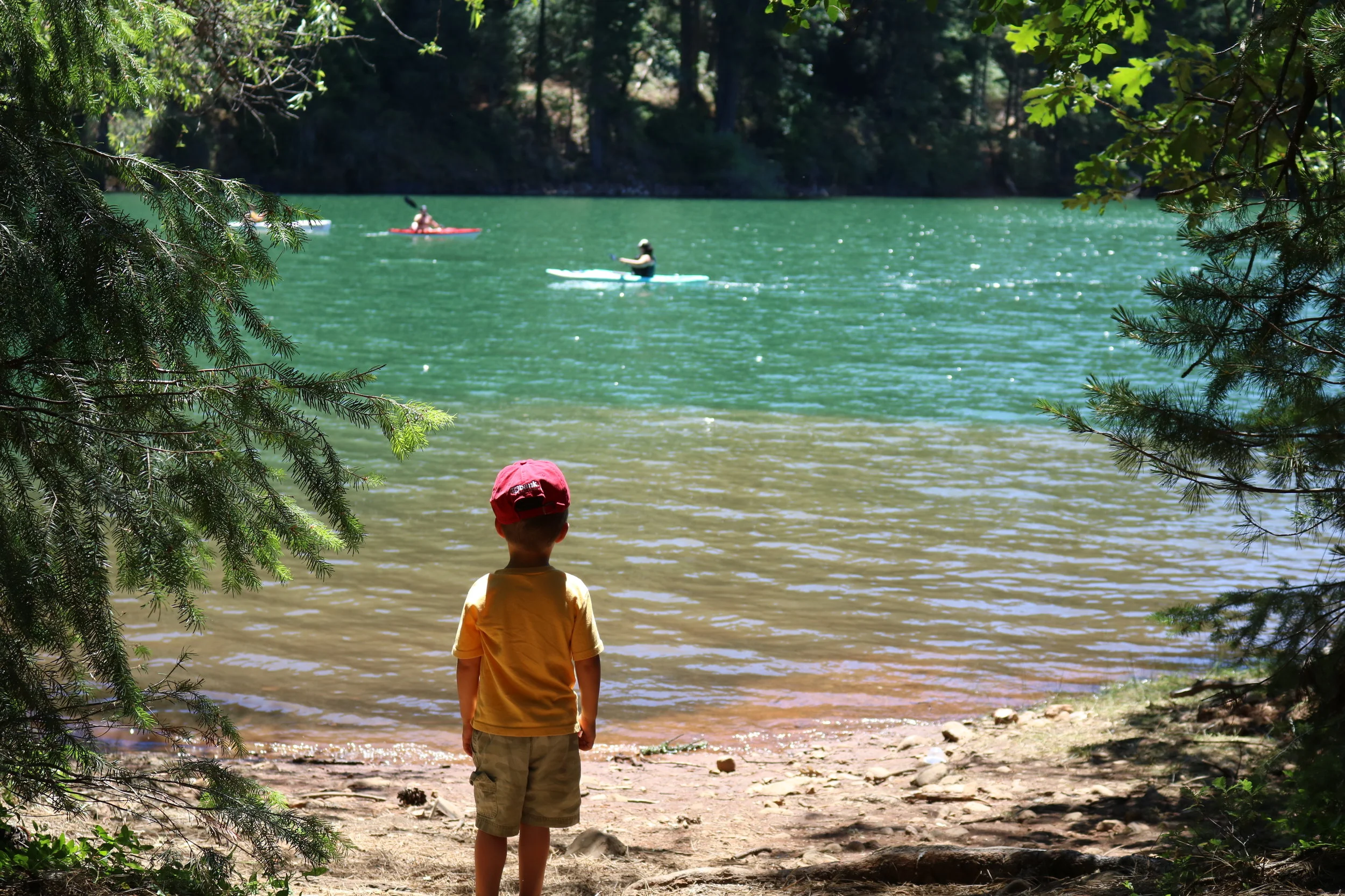 Little kid alone at the lake