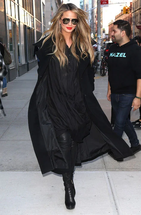 Chrissy Teigen - day time chic