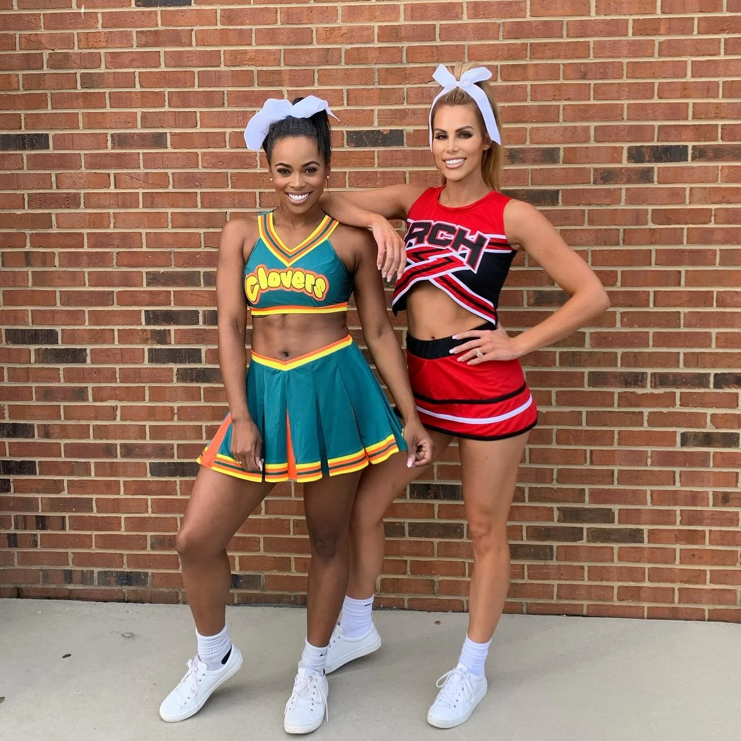 Brrrr.. it&rsquo;s cold in here ❤️📣🍀 #bringiton #bestiecostumes