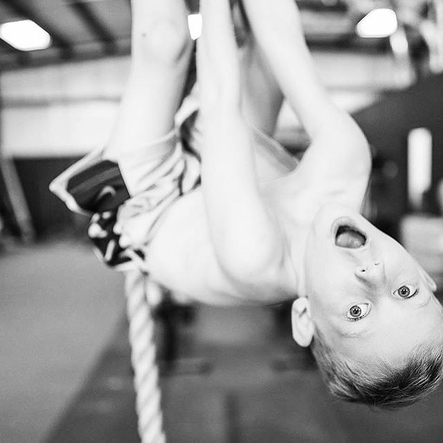 Want your kiddos to play like kiddos? Come try our GS kids class Mon an Wed @ 4:15pm. Coach Greg is known for creating lil monkeys :)
•
DM for more information
•
#greenstrength #greenstrengthkiddo #health #youth #kids #monkeys #arcrecovery #playful #development #leadership #physicaleducation