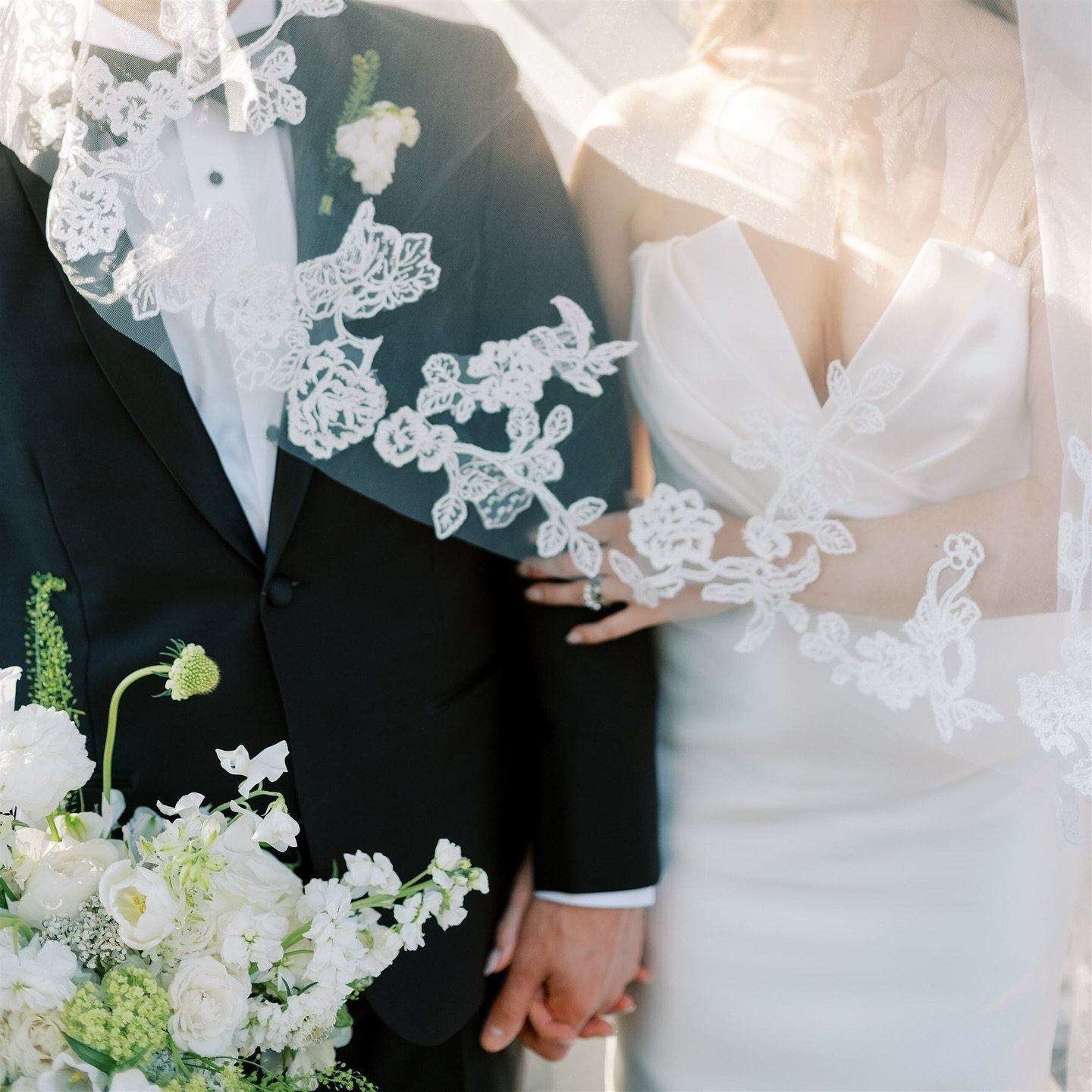 Romantic details from Maddie &amp; Andy&rsquo;s wedding day at @caledoniaweddings with @slpevents 🤍 

Wedding planning: @slpevents
Photography: @jeffandmollypatterson
Ceremony + Reception Venue + Bar Service: @caledoniaweddings
Catering: @inletaffai