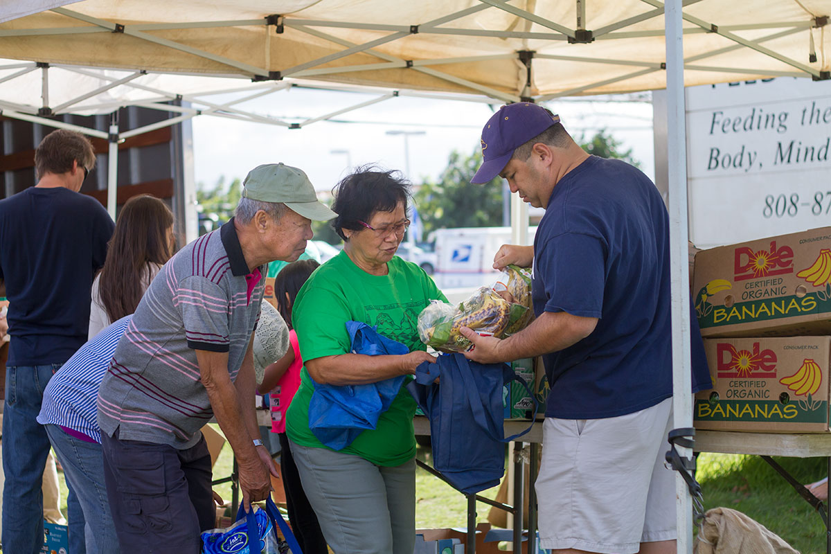 Feed My Sheep outreach volunteers serving the Maui community
