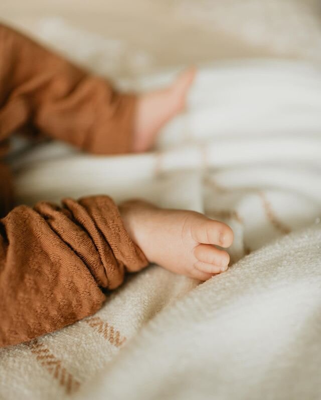 mom-to-mom, can we just admit we all nibble on the tootsies for a little bit too long?? 😆