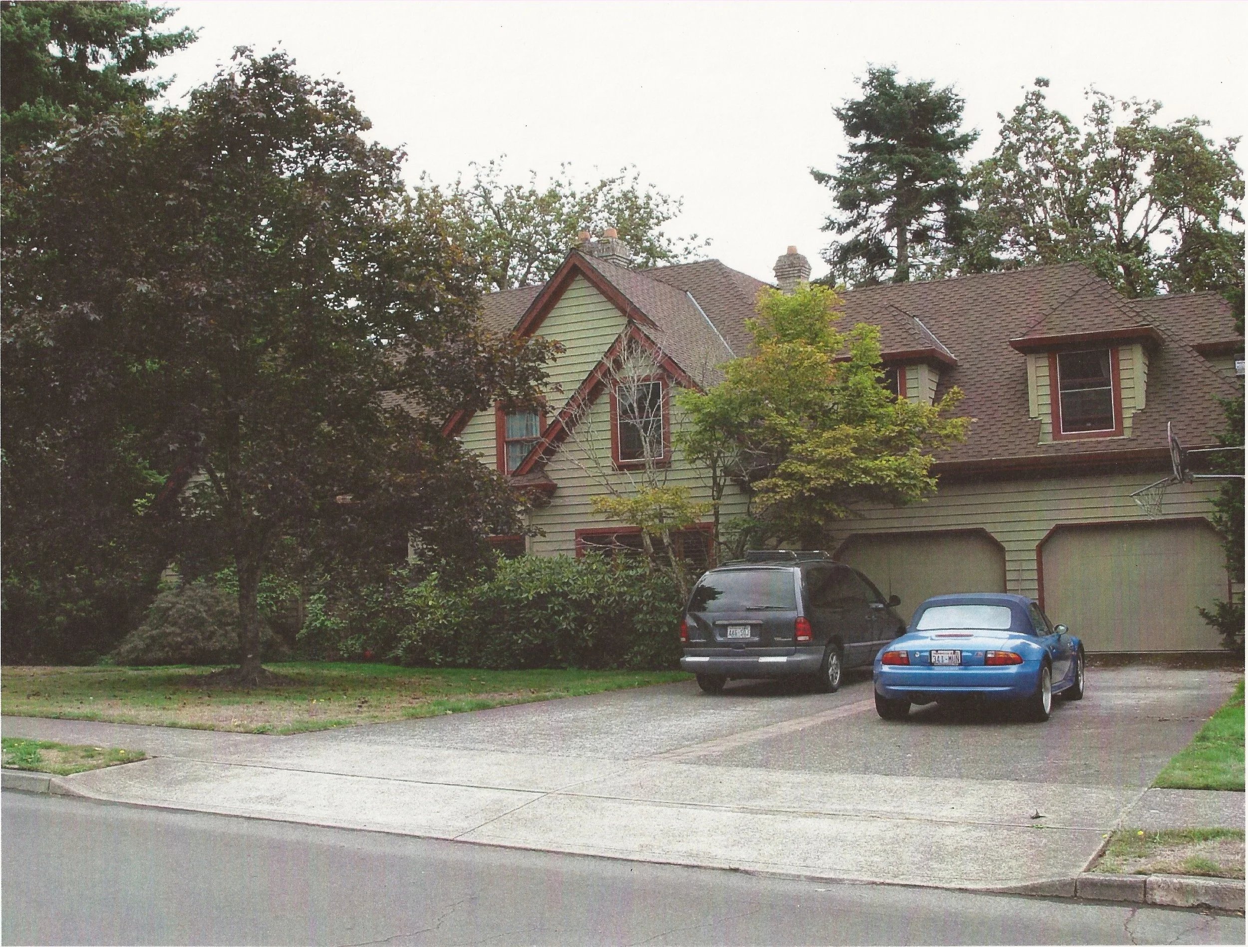 Vancouver Before. The shrubs cover up the house, the entry is buried.