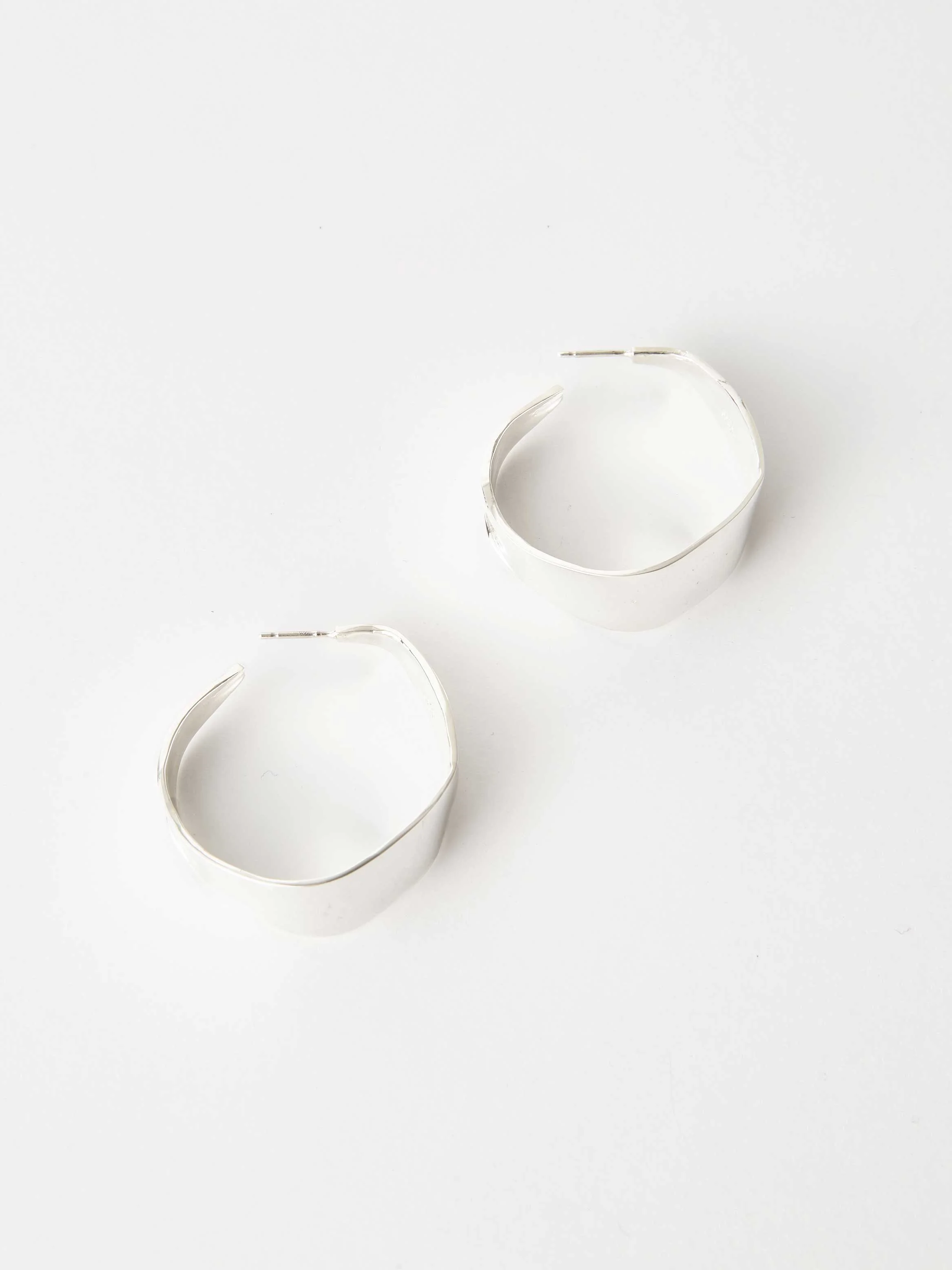 Vague Earrings in Silver-a.jpg