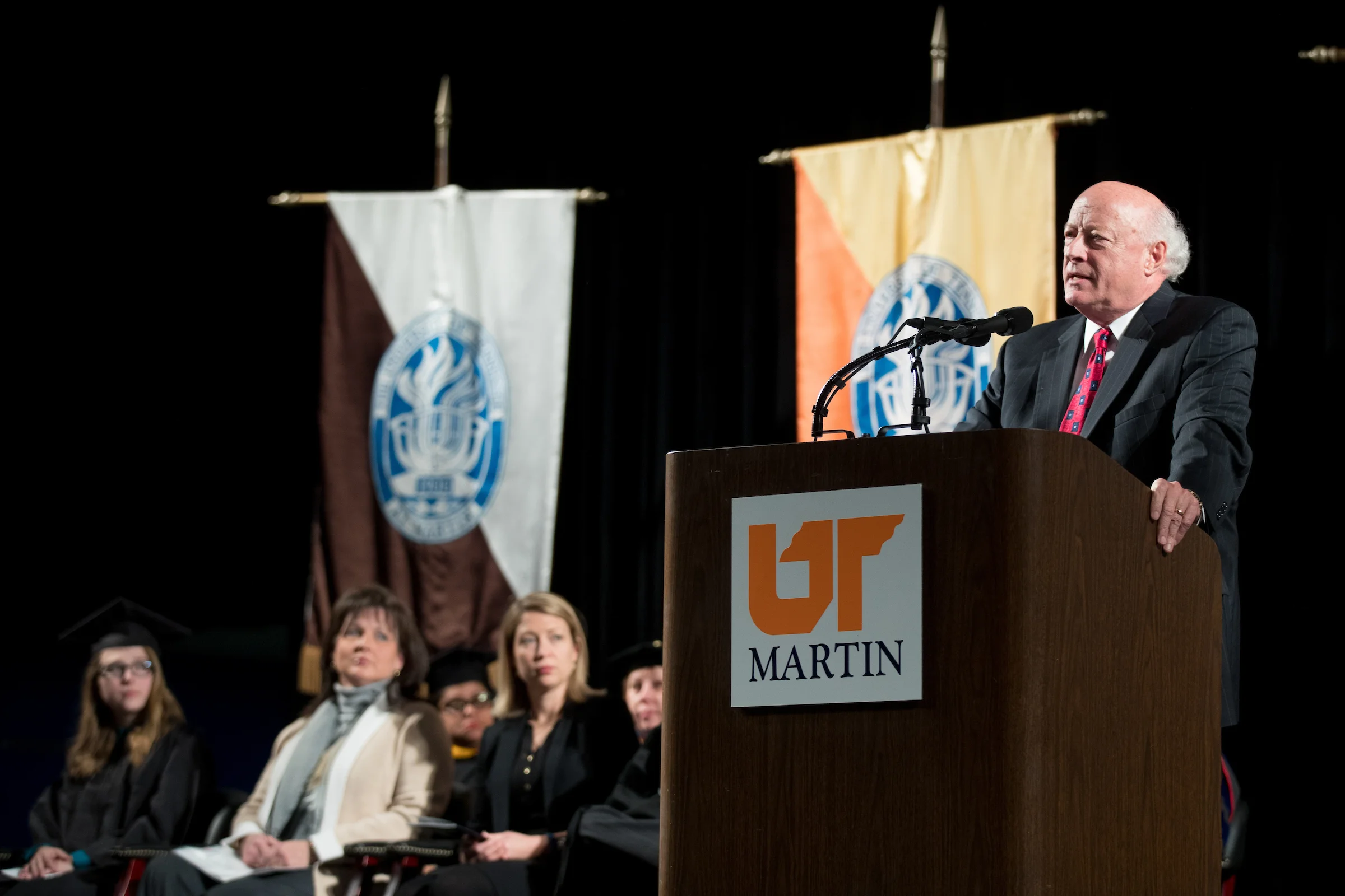 GORDON URGES UT MARTIN GRADUATES TO EXPECT THE UNEXPECTED,  EMBRACE CHANGE