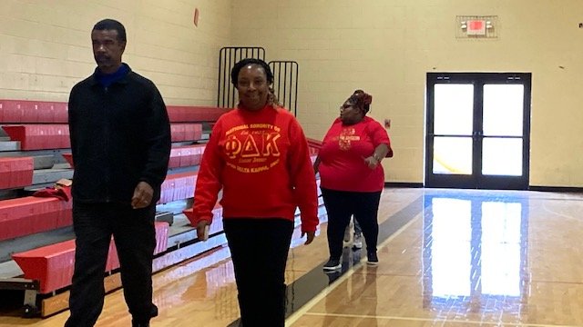 Walk Attendees Walking.jpg