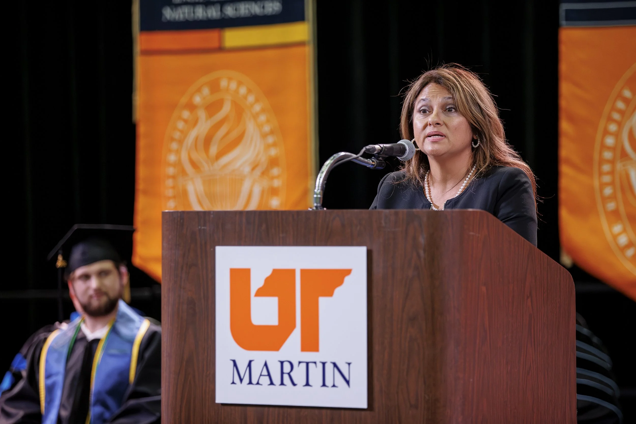 FORD EXECUTIVE URGES GRADUATES TO BE RESILIENT