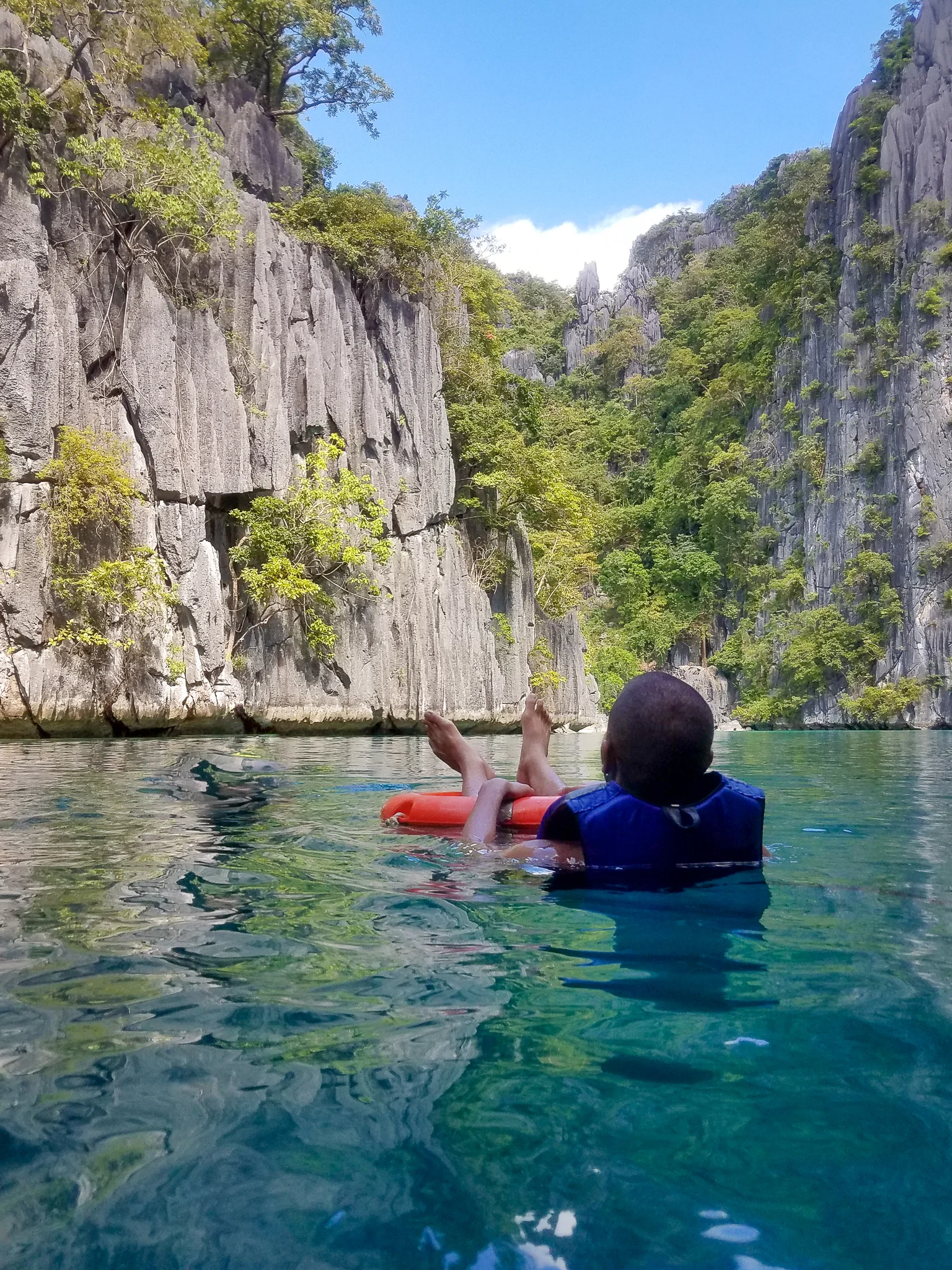 When in doubt, use two floaties. 