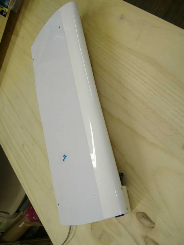 Laan_white_front.jpg